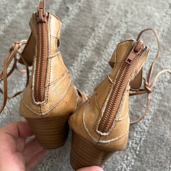 Steve Madden Brown Gladiator Wedge Sandals 8.5M - Picture 2 of 4